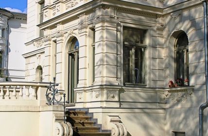 80 Prozent Senioren sichern Ruhestand mit Immobiliendarlehen der (Foto: AdobeStock - ArTo - 1907008203)